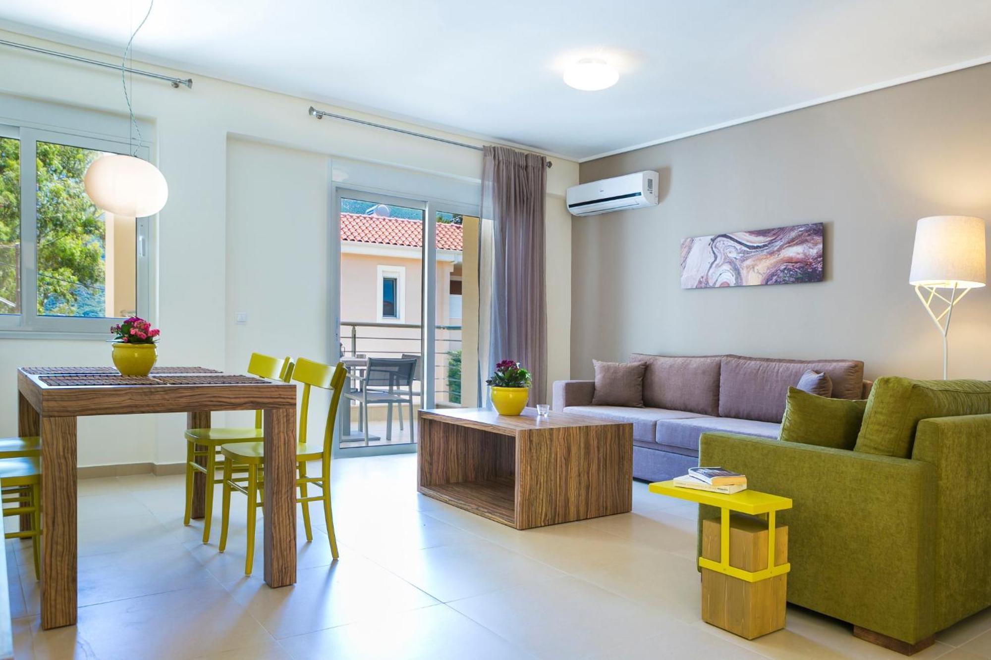 Meliti Waterfront Suites Karavomylos Exterior foto