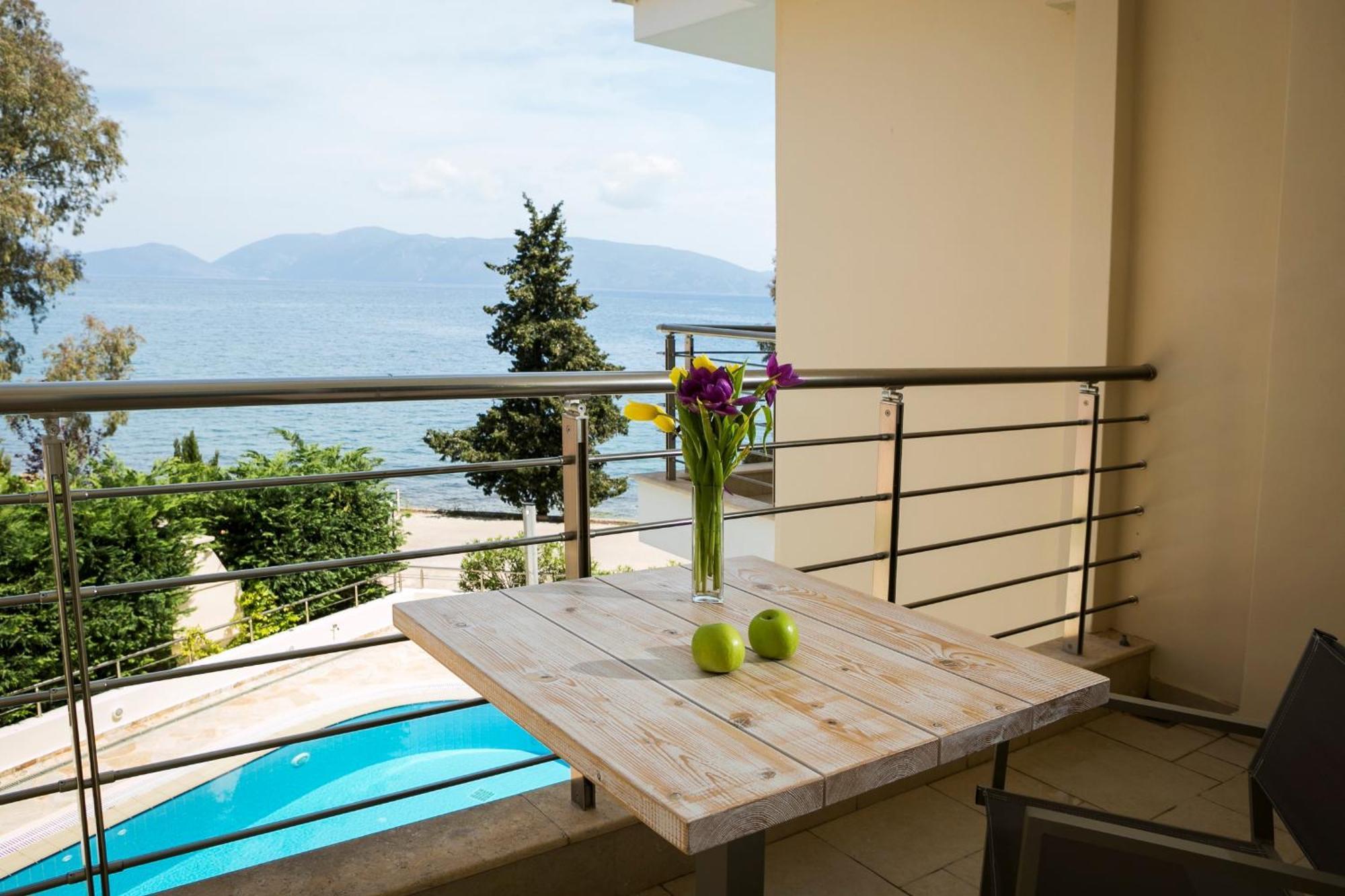 Meliti Waterfront Suites Karavomylos Exterior foto